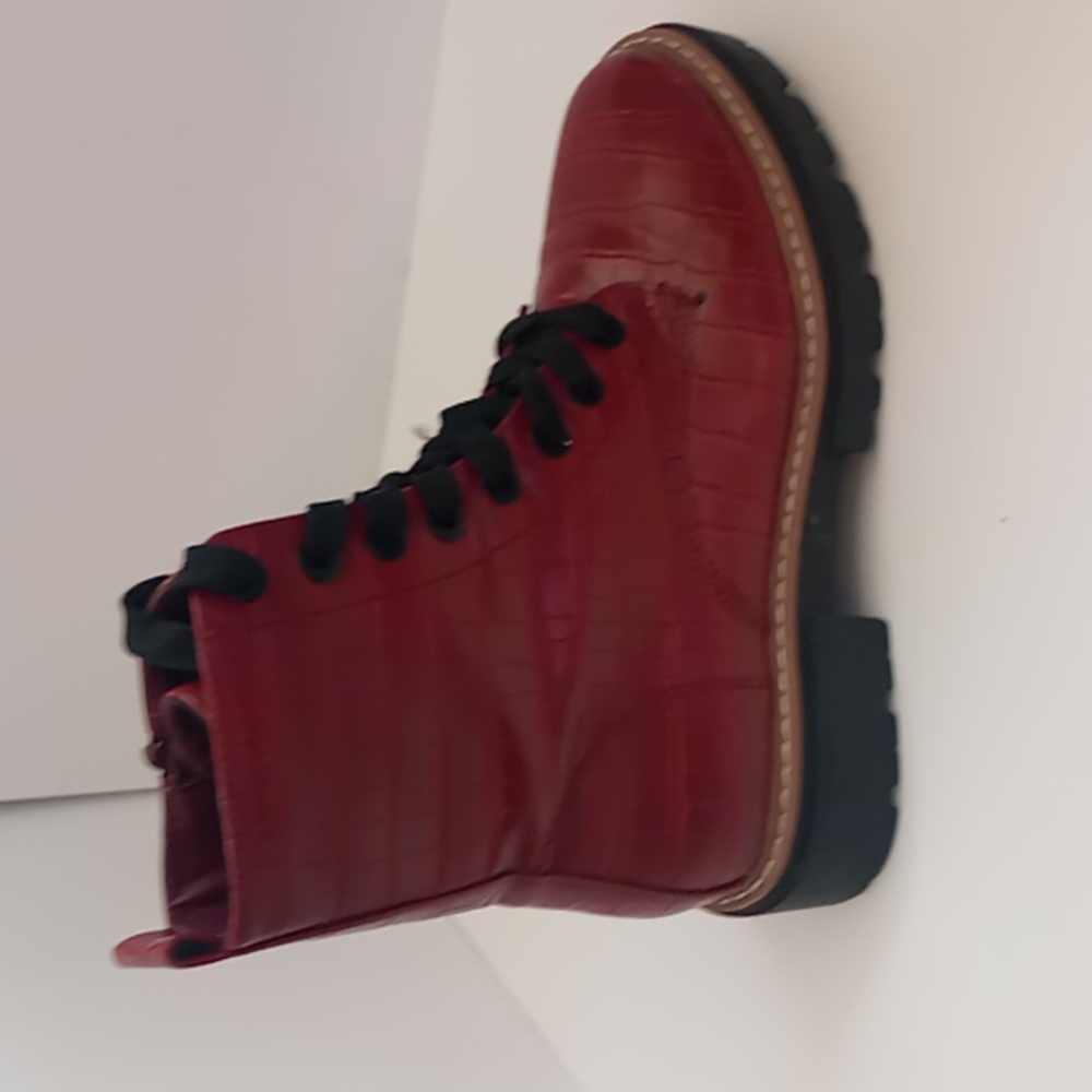 Women's Platform Combat Boots 7 1/2–W Sun + Stone Tiiaa Lace-Up